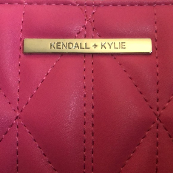 ♡ NWT! Pink handbag by KENDALL + KYLIE - Picture 3 of 4